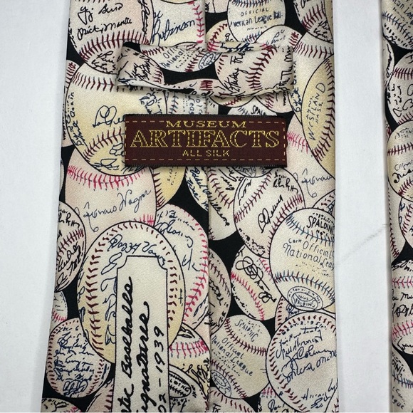 Vintage AUTHENTIC BASEBALLS AND SIGNATURES Classic Silk Museum Artifacts Tie - Picture 2 of 7